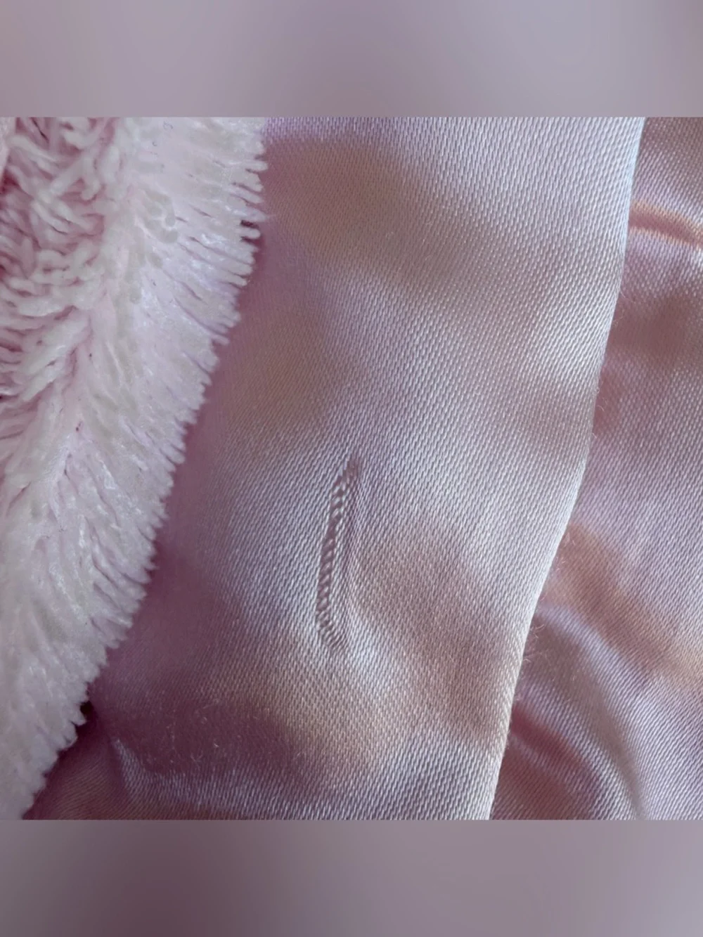 Simply Shabby Chic Pink 2-Ply Satin Trim Plush Blanket Rachel Ashwell Qn READ!